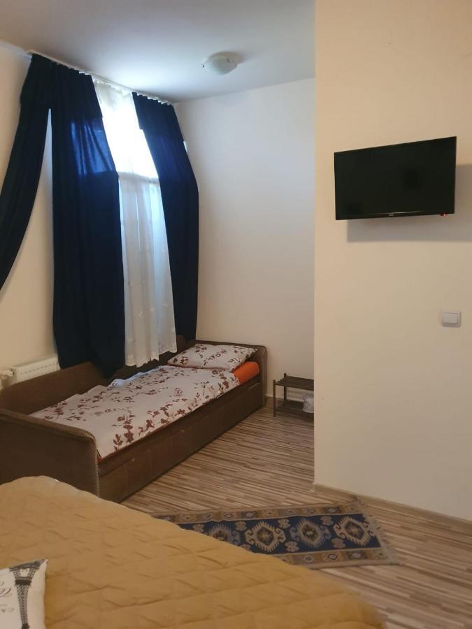 Hotel Relax Haus Hunedoara Exterior foto
